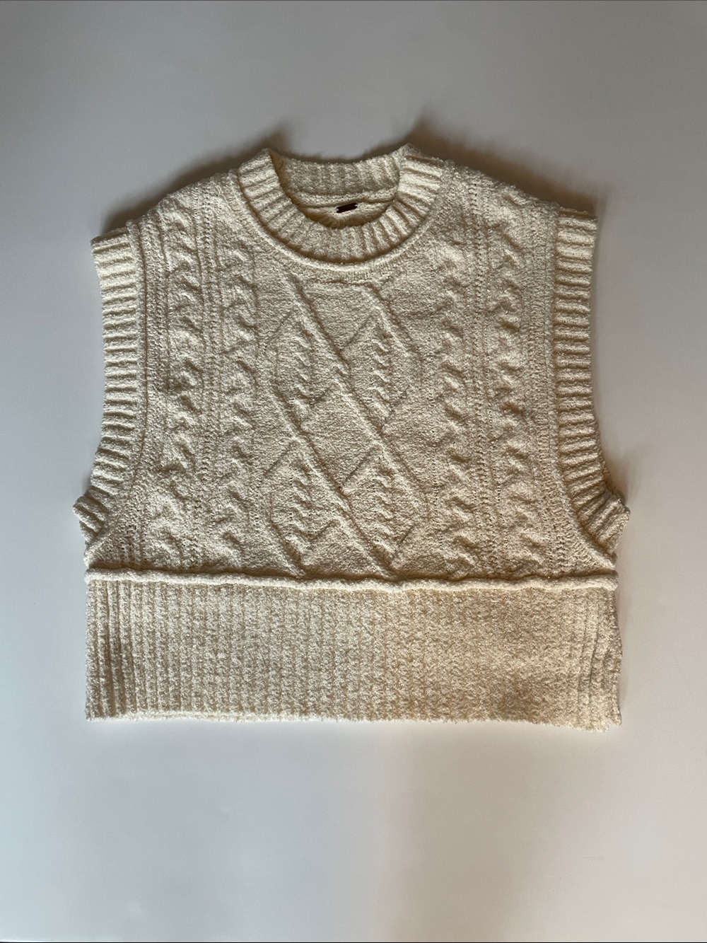 Free People. Cropped. Cable Knit Sweater Vest — Cream